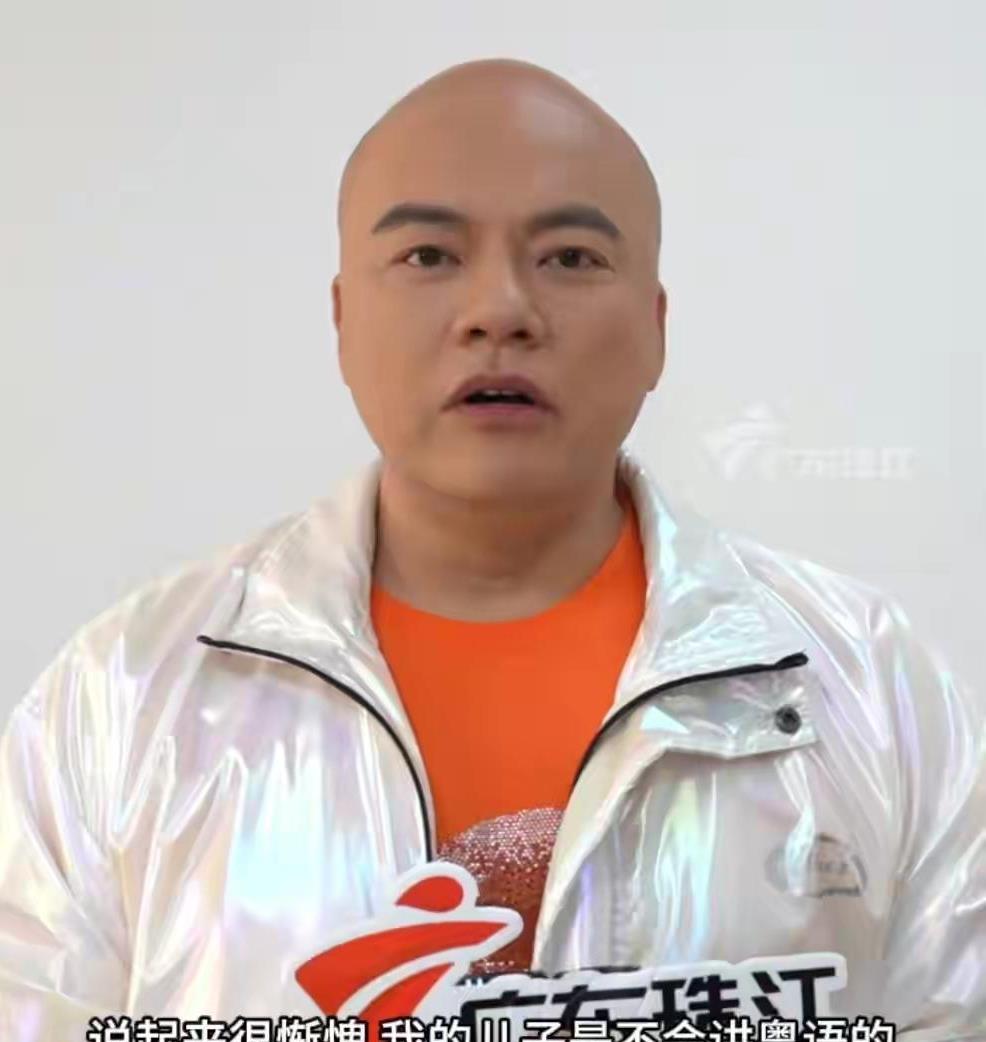广东主持人卢俊宇因《dv现场》红遍广东,却因小孩不会粤语而自责