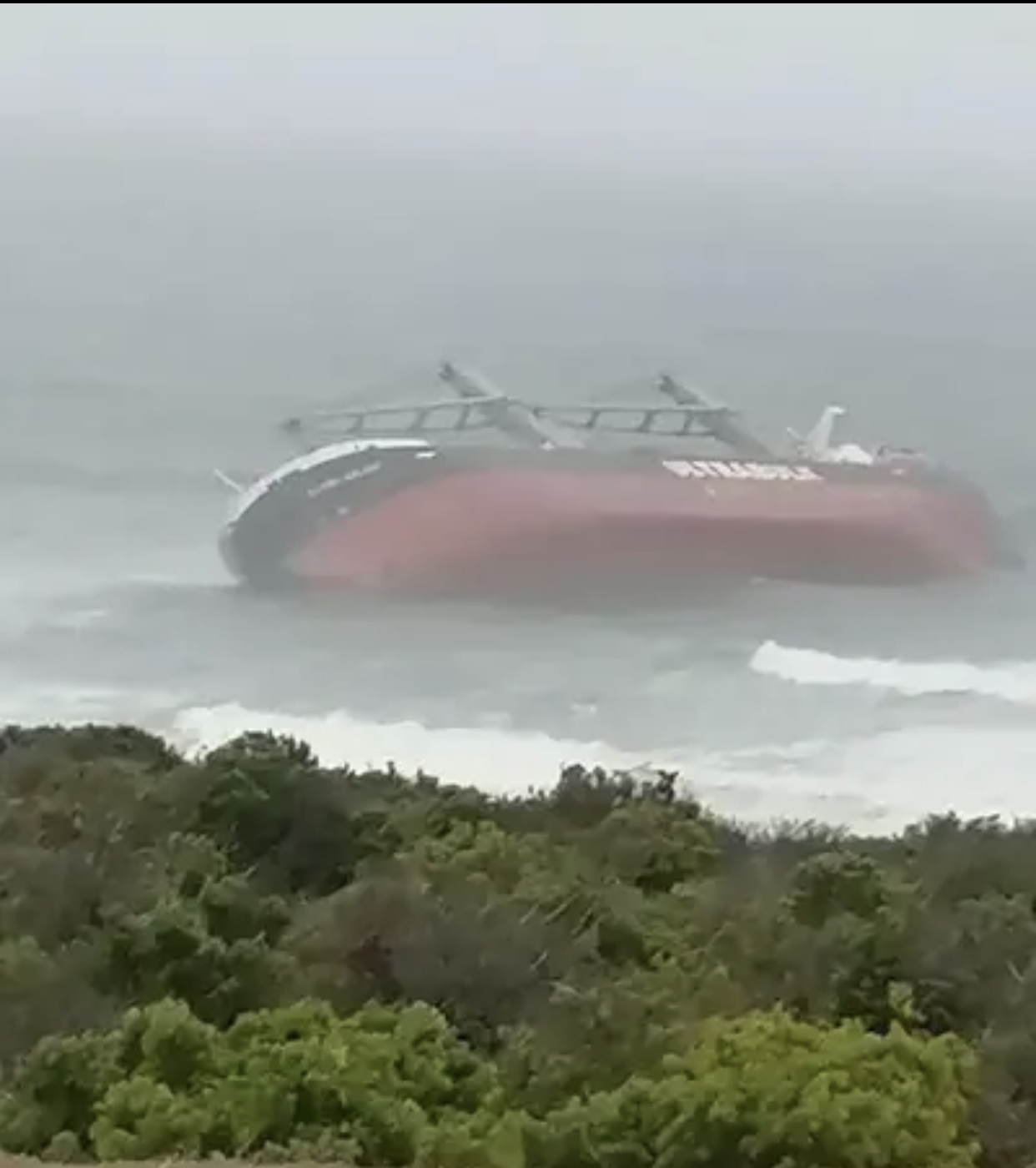 又一艘货船折在好望角,这也是大家都愿走"苏伊士运河"的缘故