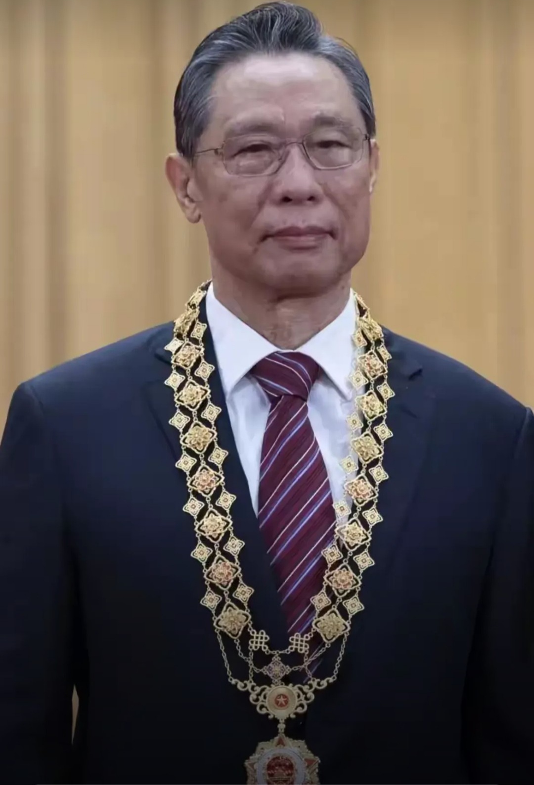 沉痛的消息传来,钟南山院士,这位年届耄耋的医学泰斗,被确诊患有疾病.