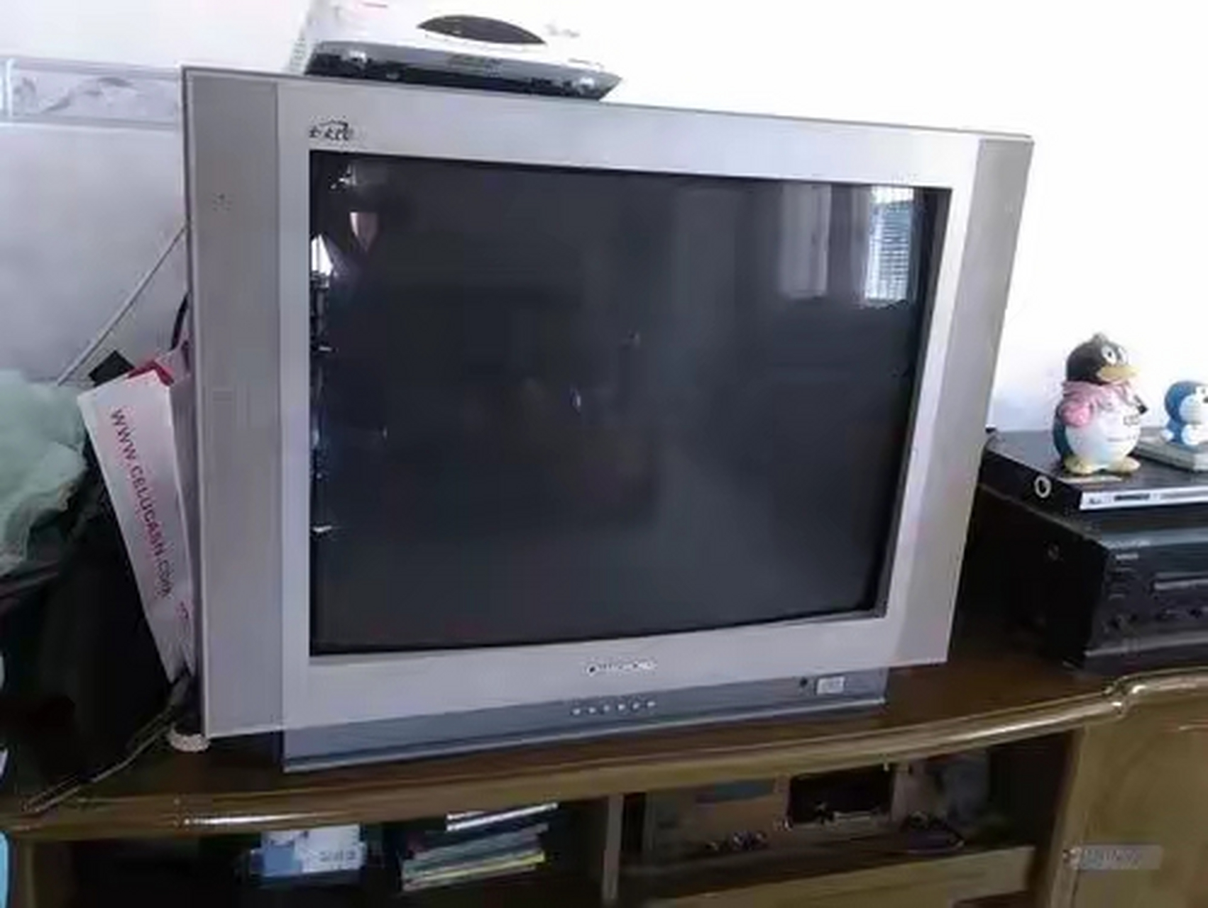 1994年,月薪300元时,一台29寸的长虹彩电"大屁股"电视,价格约为4000元