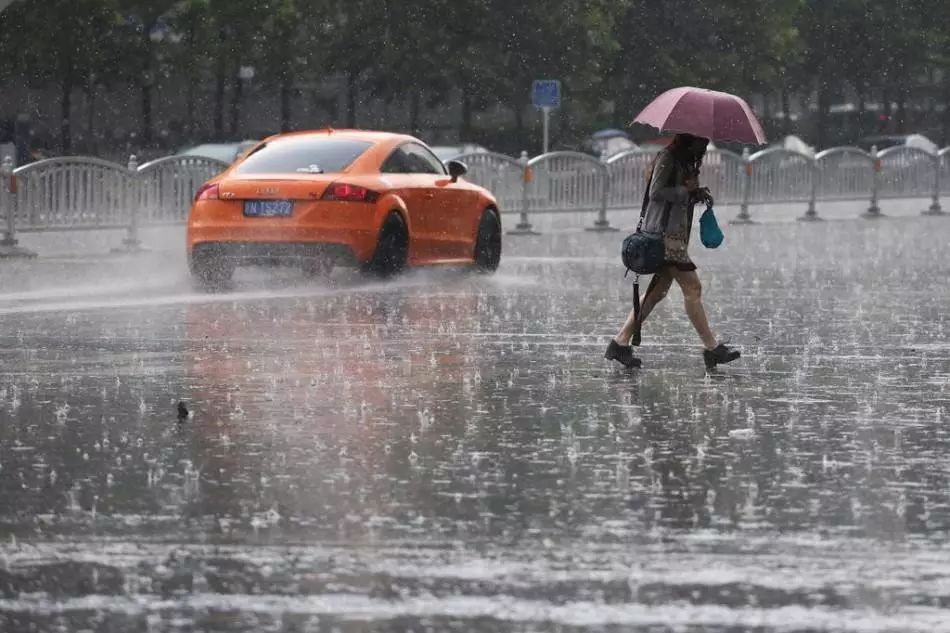 下暴雨图片风景图片