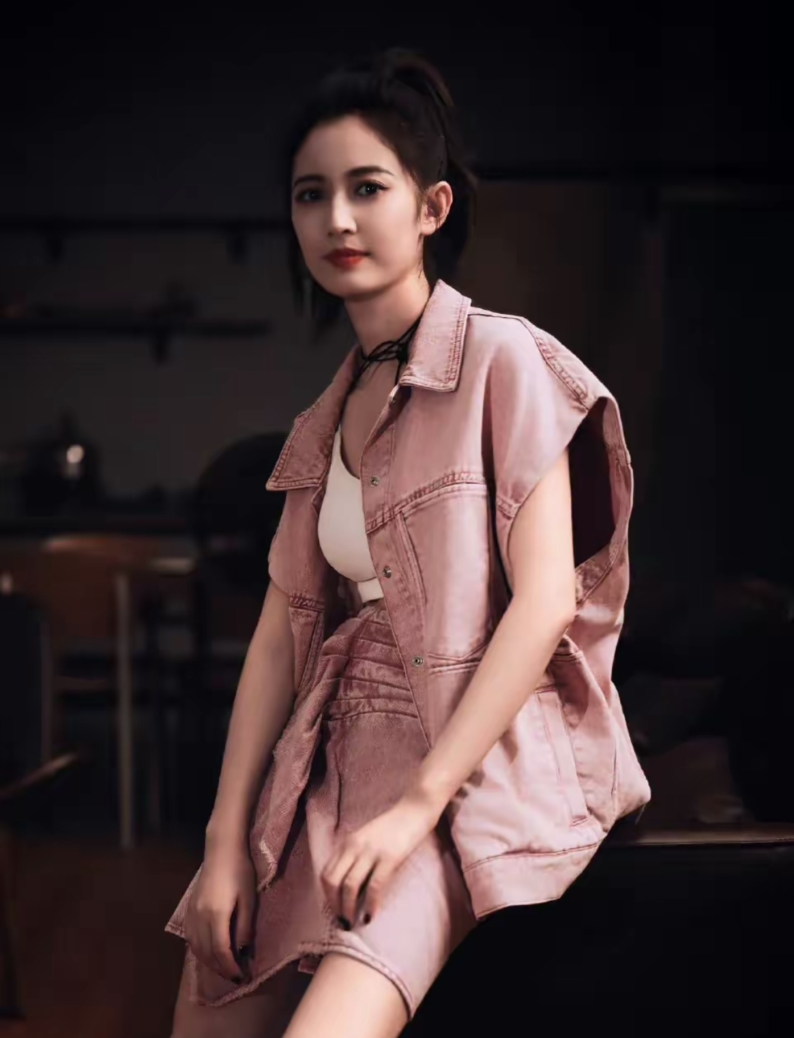 作为90后内地女演员歌手陈钰琪这颜值和身材还是非常棒的大家是