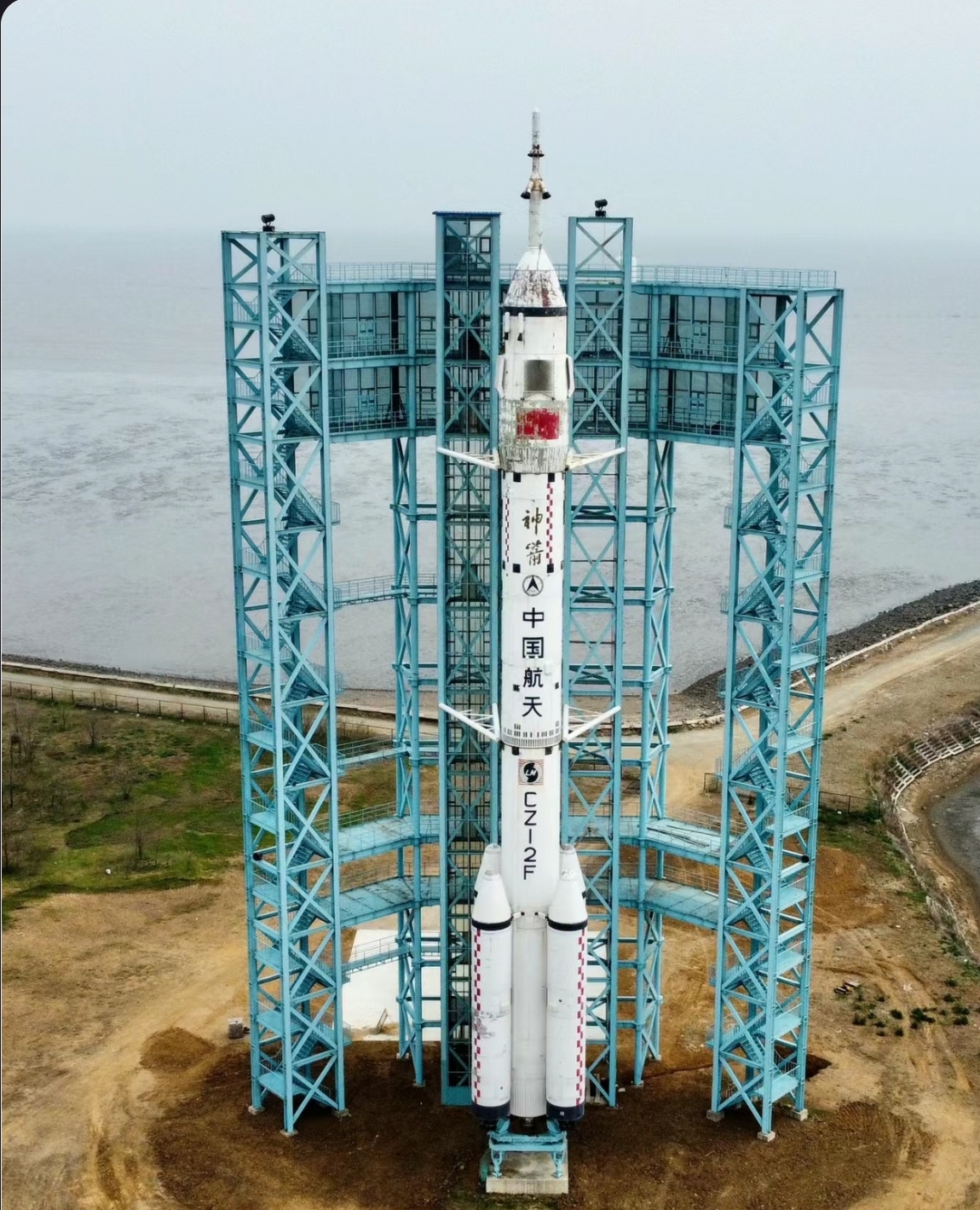 是一种用于模拟火箭发射过程的设备,通常用于科技馆,航空航天馆等场所