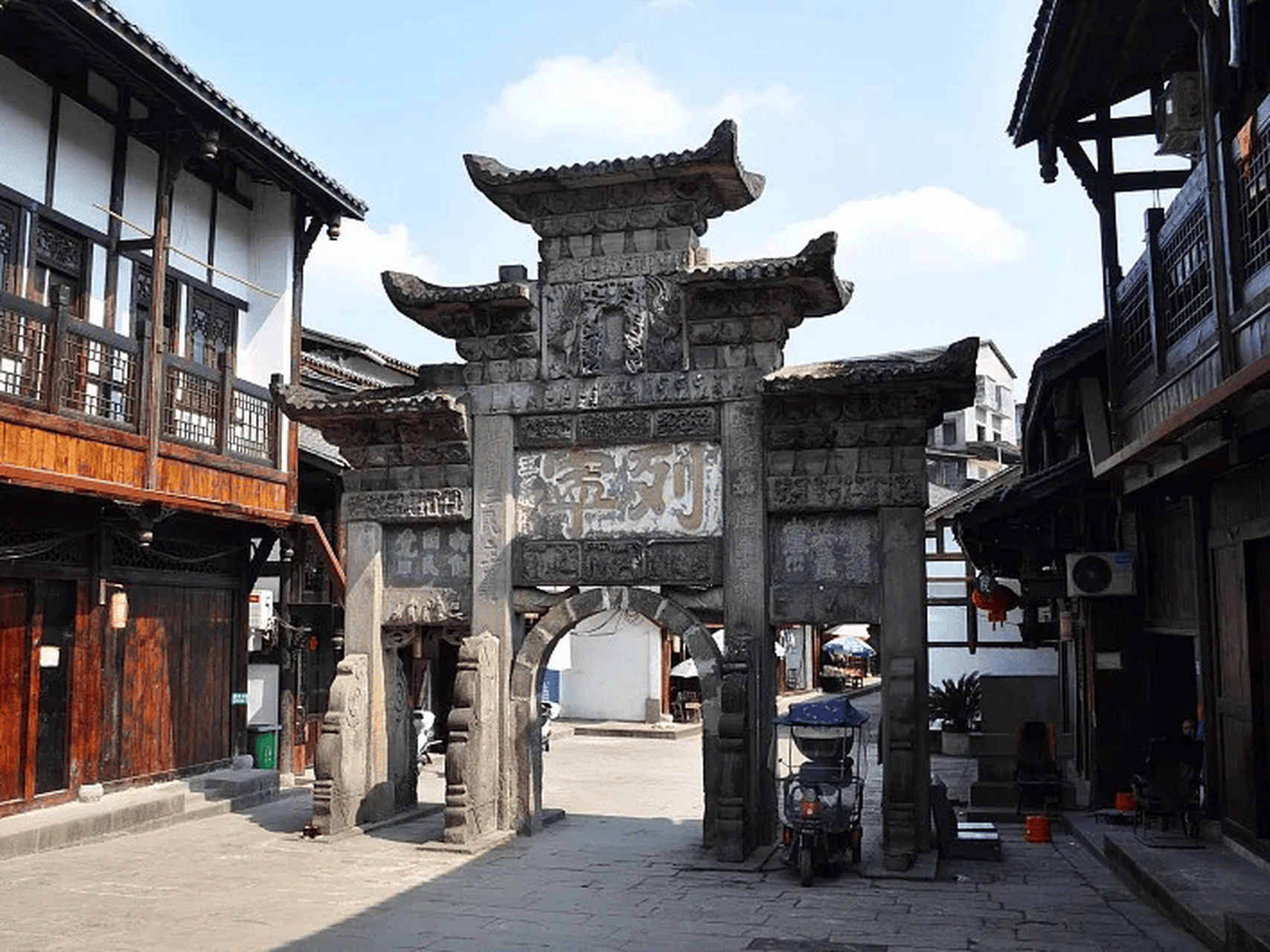 夏日闪光旅行家#达州清河古镇:这里保存完好的明清建筑,悠长的石板