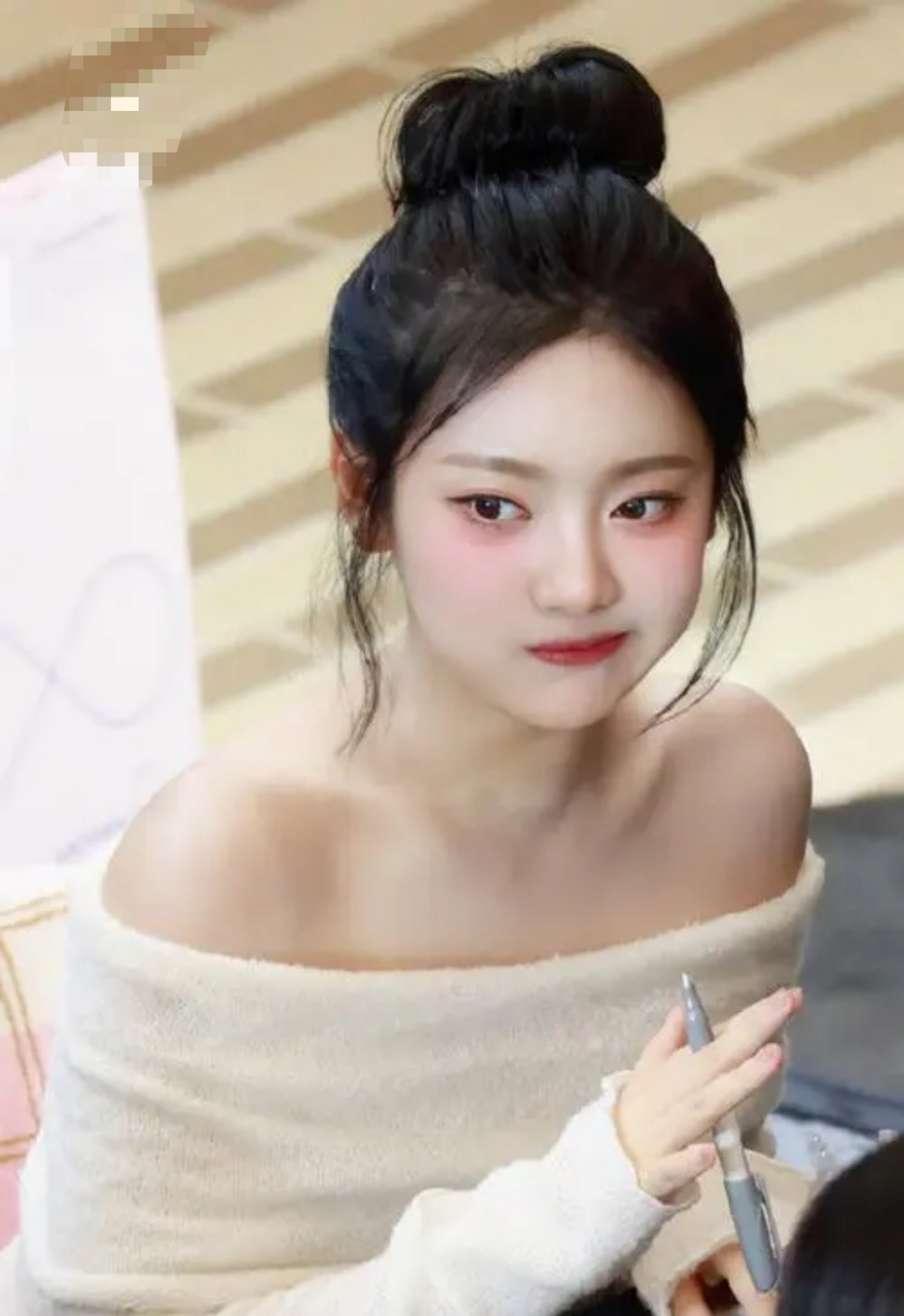 徐艺洋宁艺卓同期练习生# 有网友扒出,黄子韬女友徐艺洋曾和宁艺 