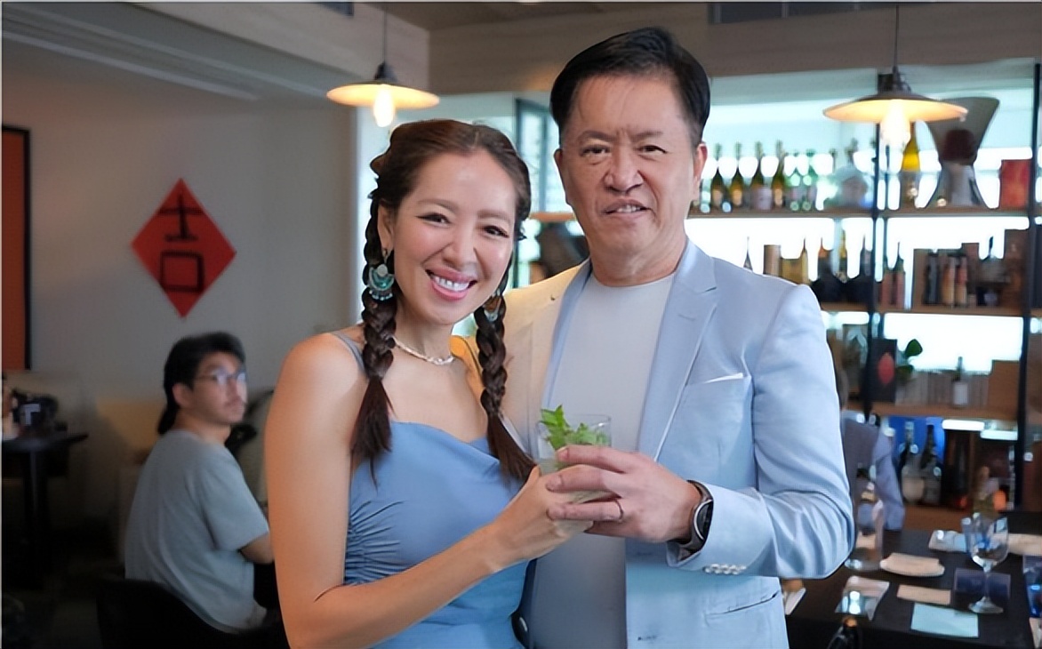 39岁刘伊心待产入院,富豪老公林志隆备厚礼,期待母女平安相见