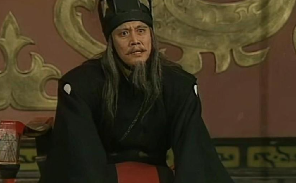 太子得知父皇册立弟弟为君,连夜包围王宫,亲眼目睹父亲上吊自杀