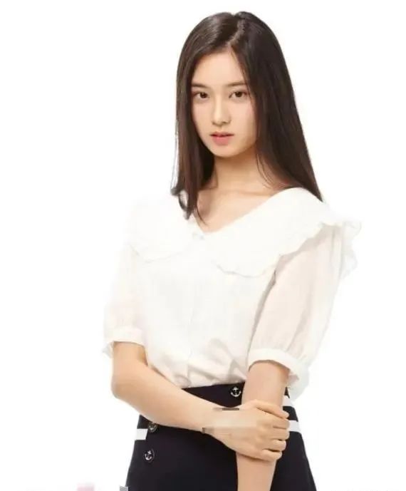 徐艺洋在sm时旧照被扒,长发素颜撞脸郑秀晶,网友夸黄子韬有眼光