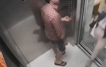 女生在电梯里被揍，怎么还手？