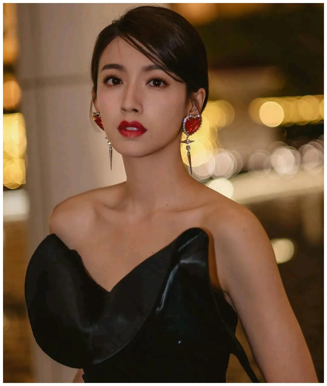 她是最渣的女演员出道10年16任男友33岁无人敢娶