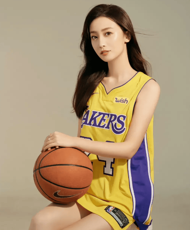 11位腾讯体育美女主播,颜值爆表,看主播讲解比赛已经不再重要