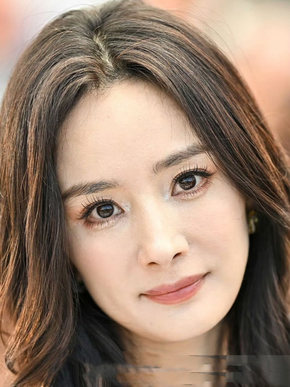 杨幂素颜生图和她的年纪完美匹配