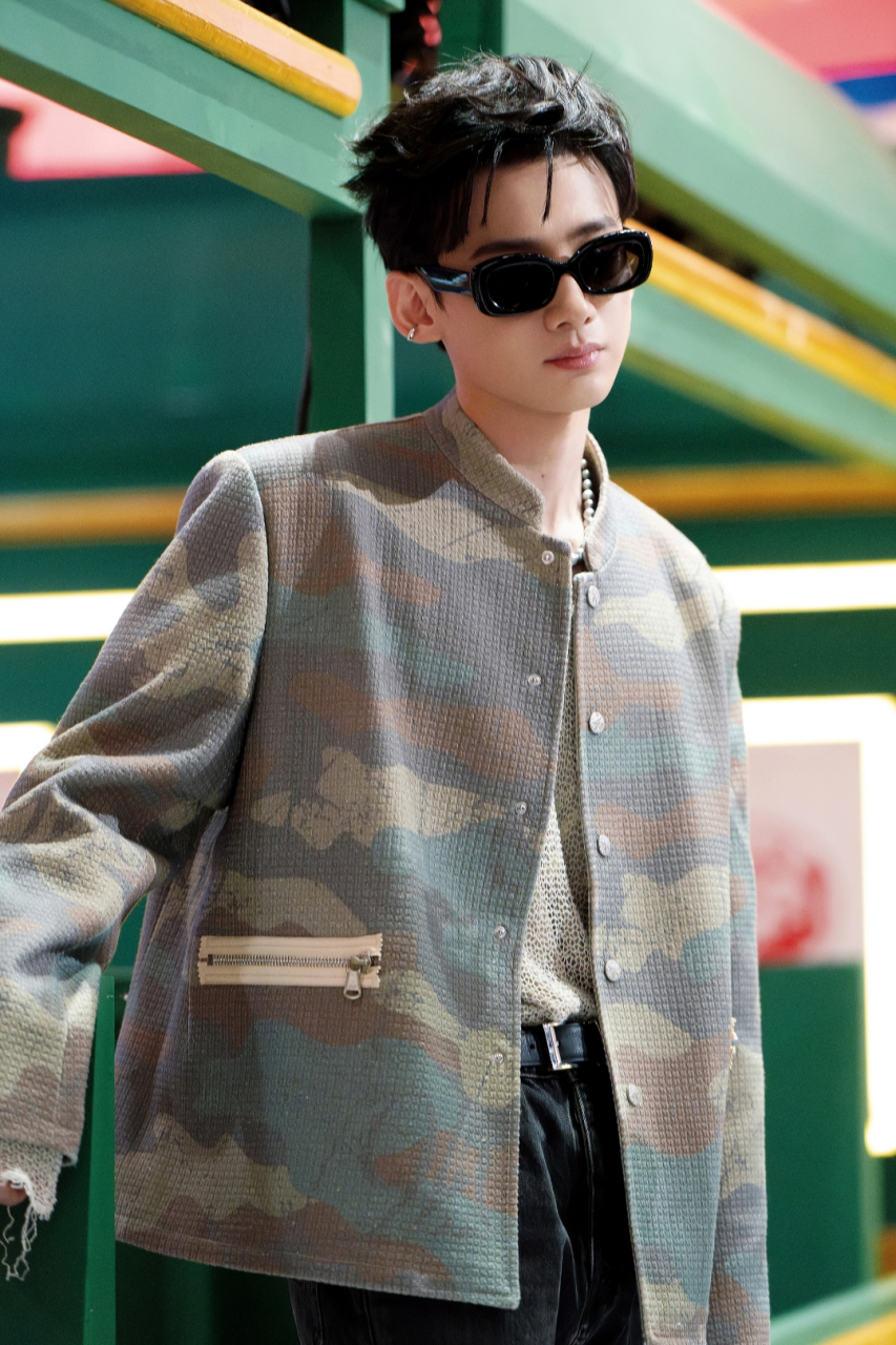 白敬亭的休闲帅气.