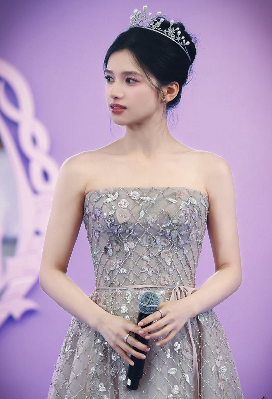 张婧仪的公主装,很nice!