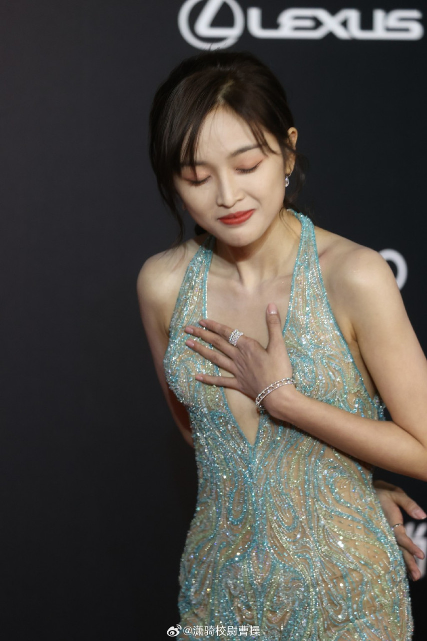 吴宣仪2020时尚先生盛典红毯