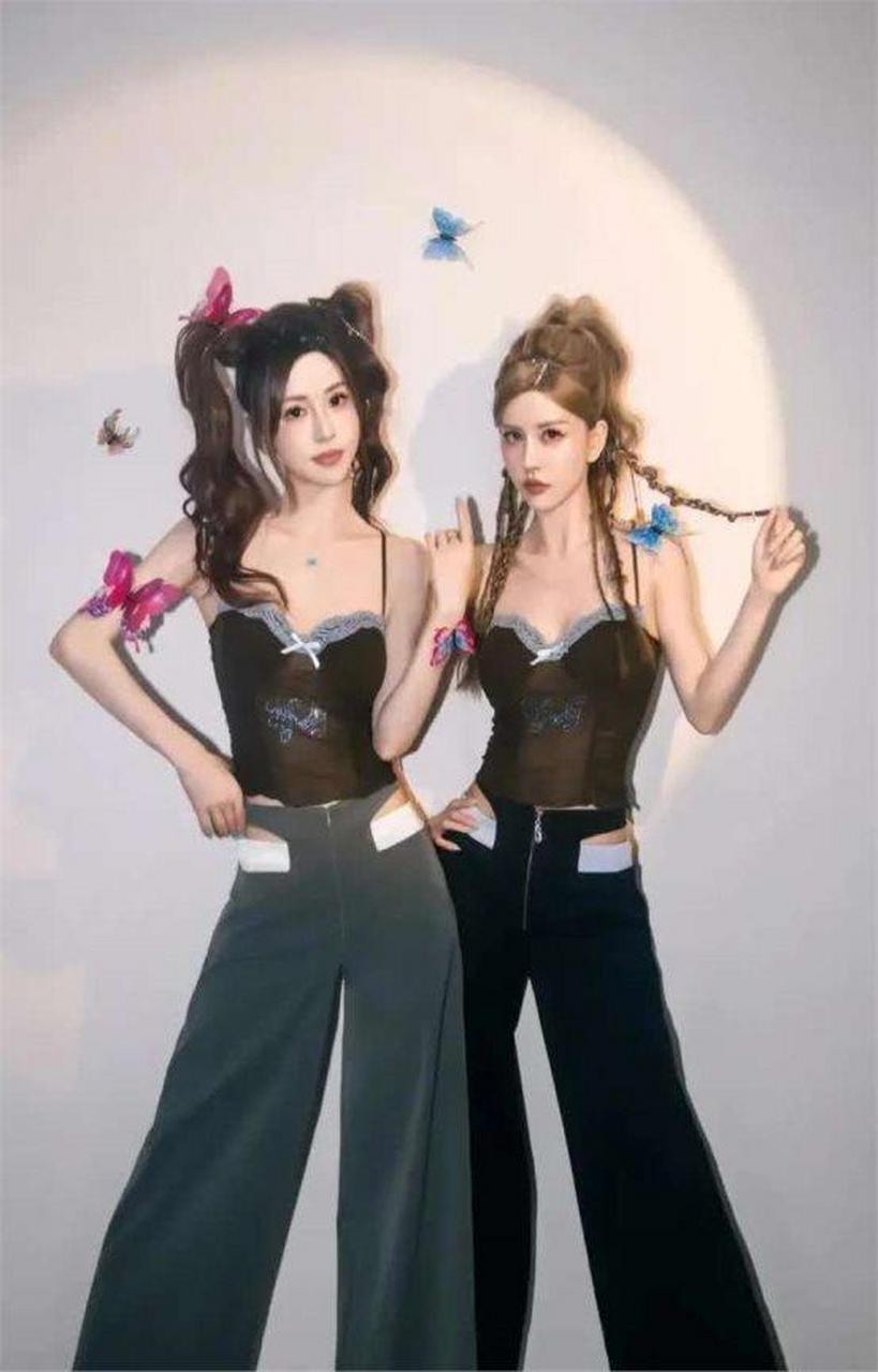 新加坡双胞胎女子组合