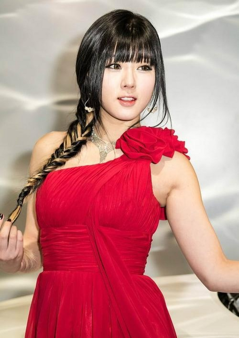 韩国顶级车模黄美姬,前凸后翘大长腿