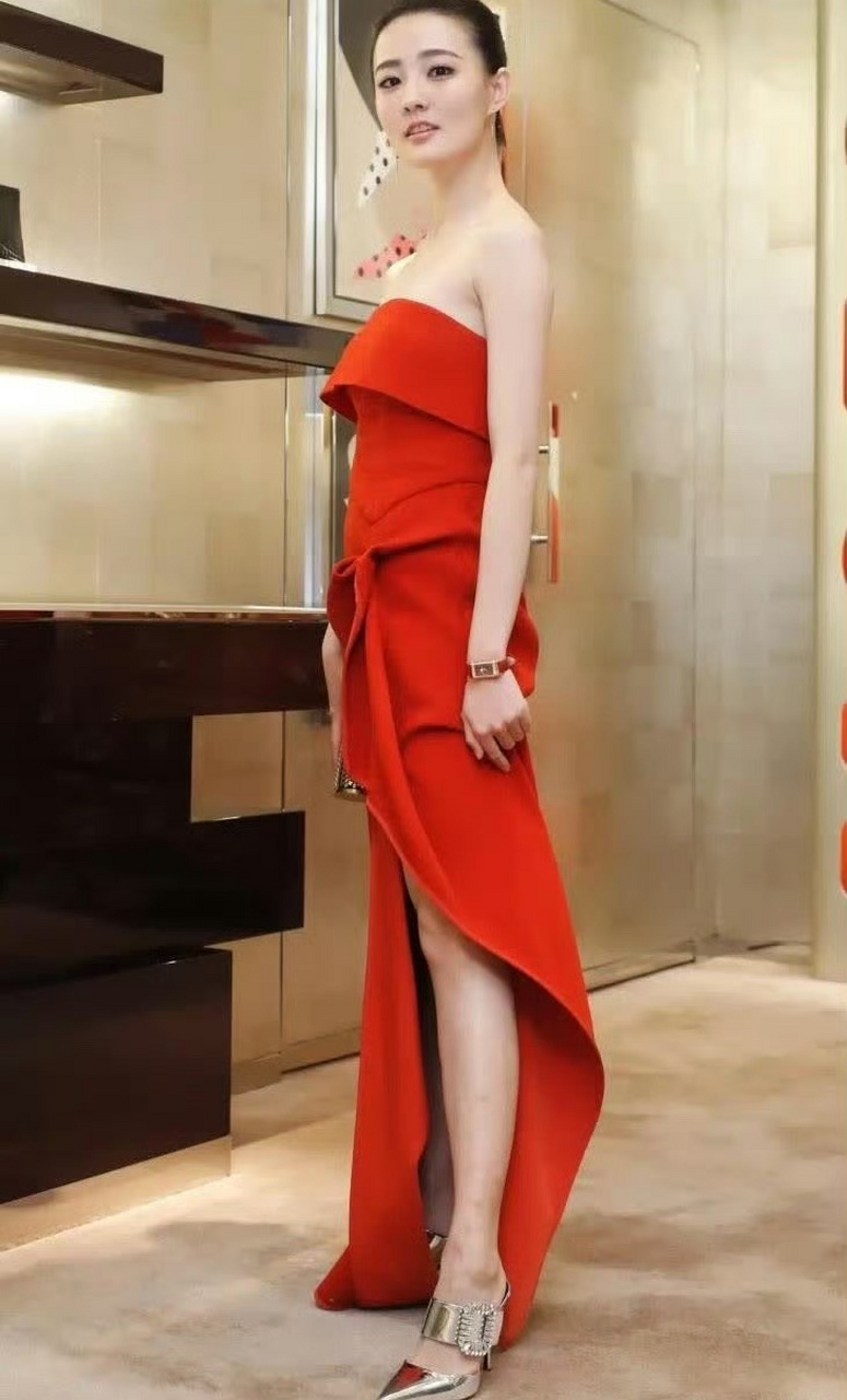 徐璐红色开叉长裙写真