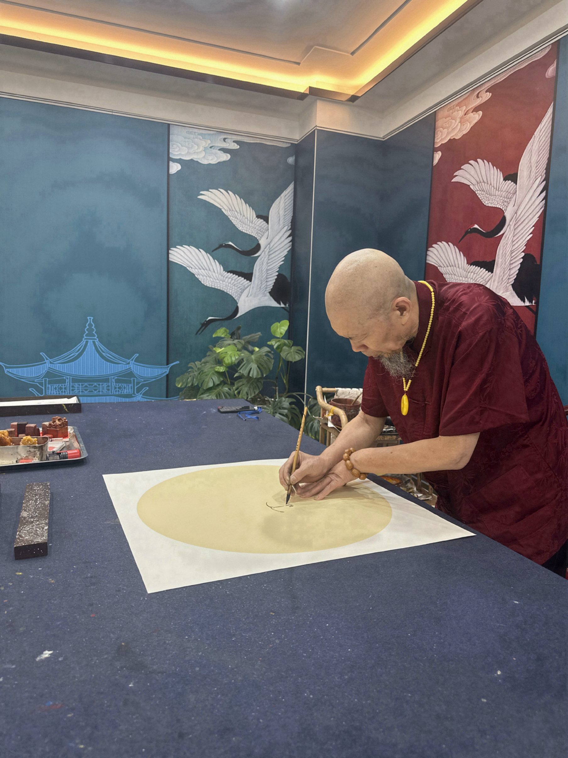 苦禅弟子画猴名家郑志宗做客直播间现场,喜欢动物画的朋友们不要错过