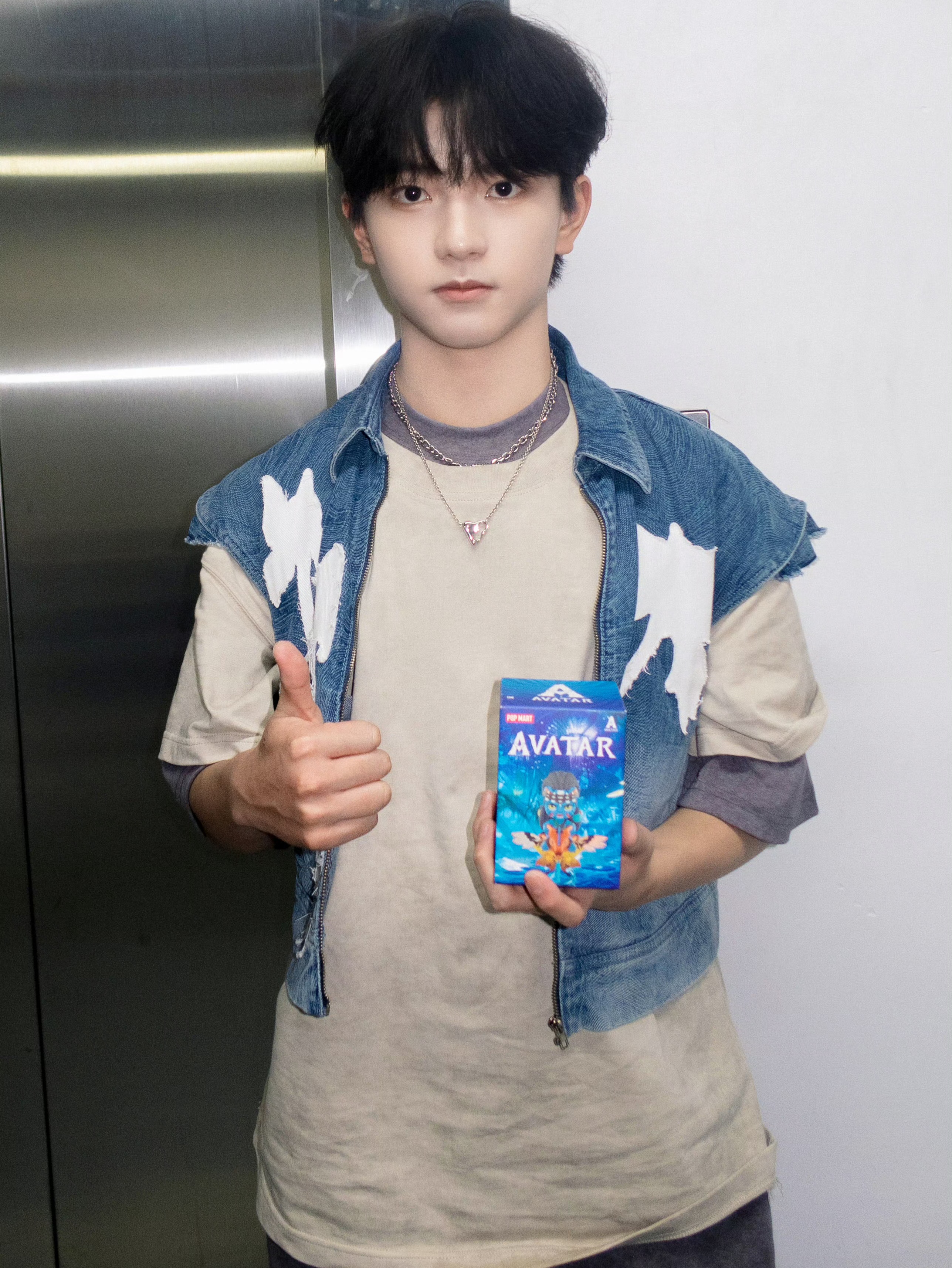 我希望练习生穆祉丞能出道,感觉他的气质跟其他练习生不一样,说不出来