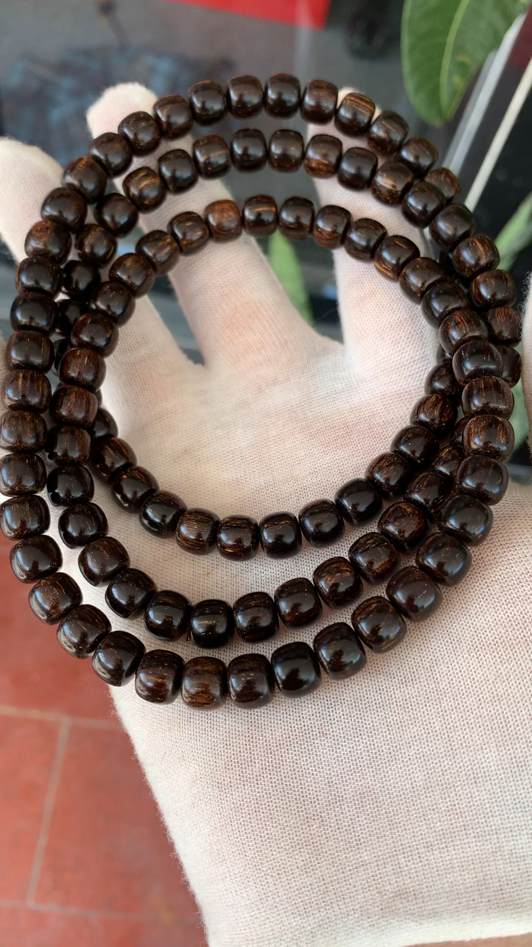 巴布亚贡木沉香手串108颗桶珠琥珀底,手感玻璃底,香味甜蜜