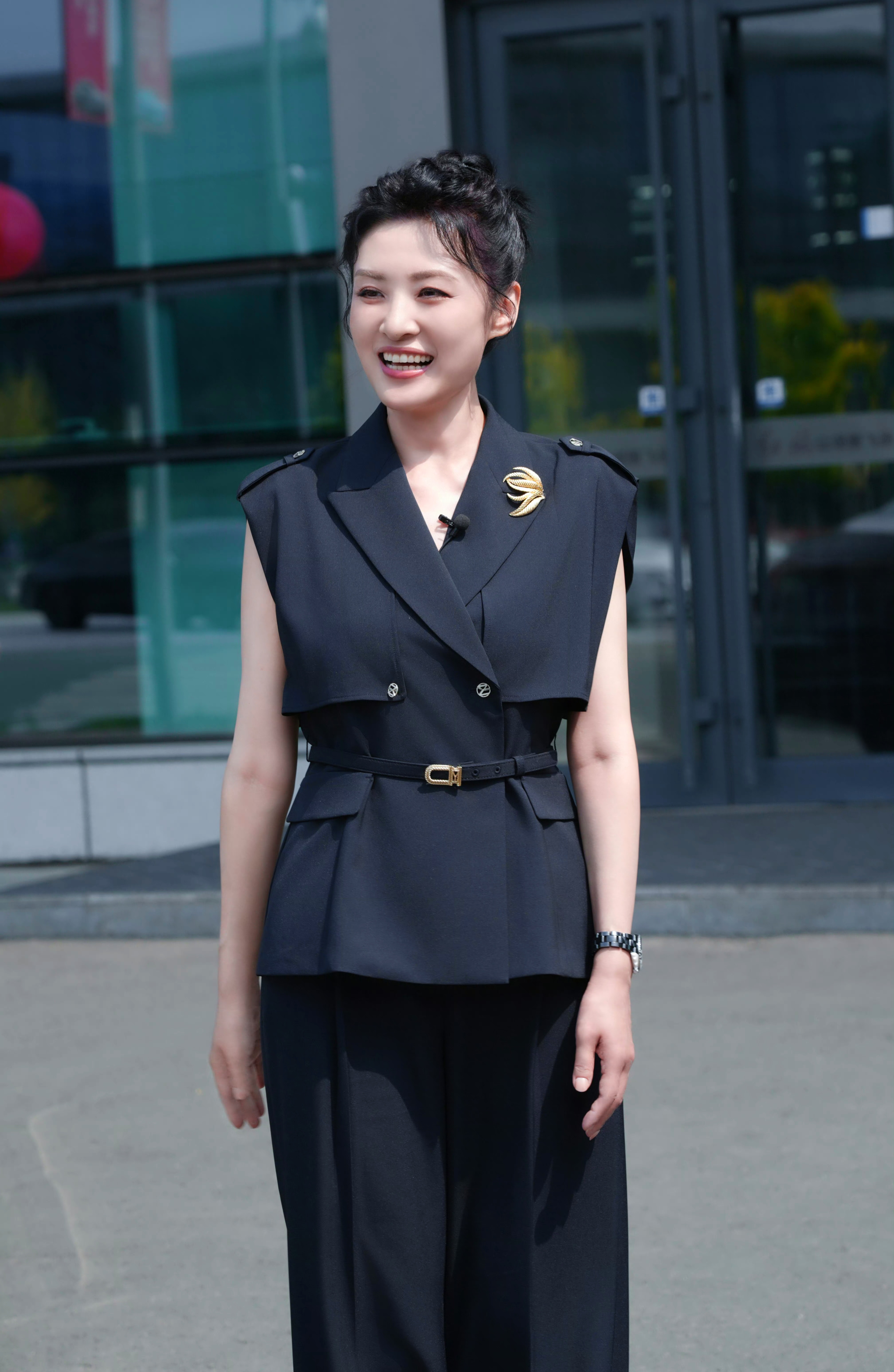 周涛七月近照,五十六岁,依然风彩依旧,风韵犹存!