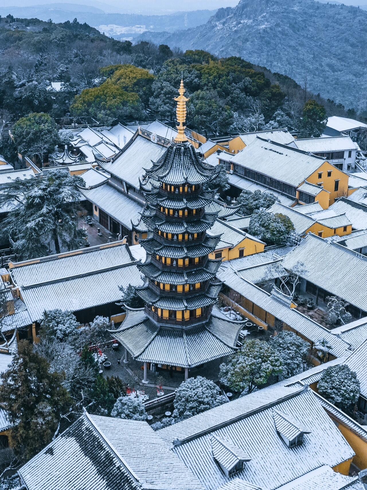 苏州初雪灵岩山寺 听雪声盼永恒,不募缘,不做会,不传法 不收徒,不讲经