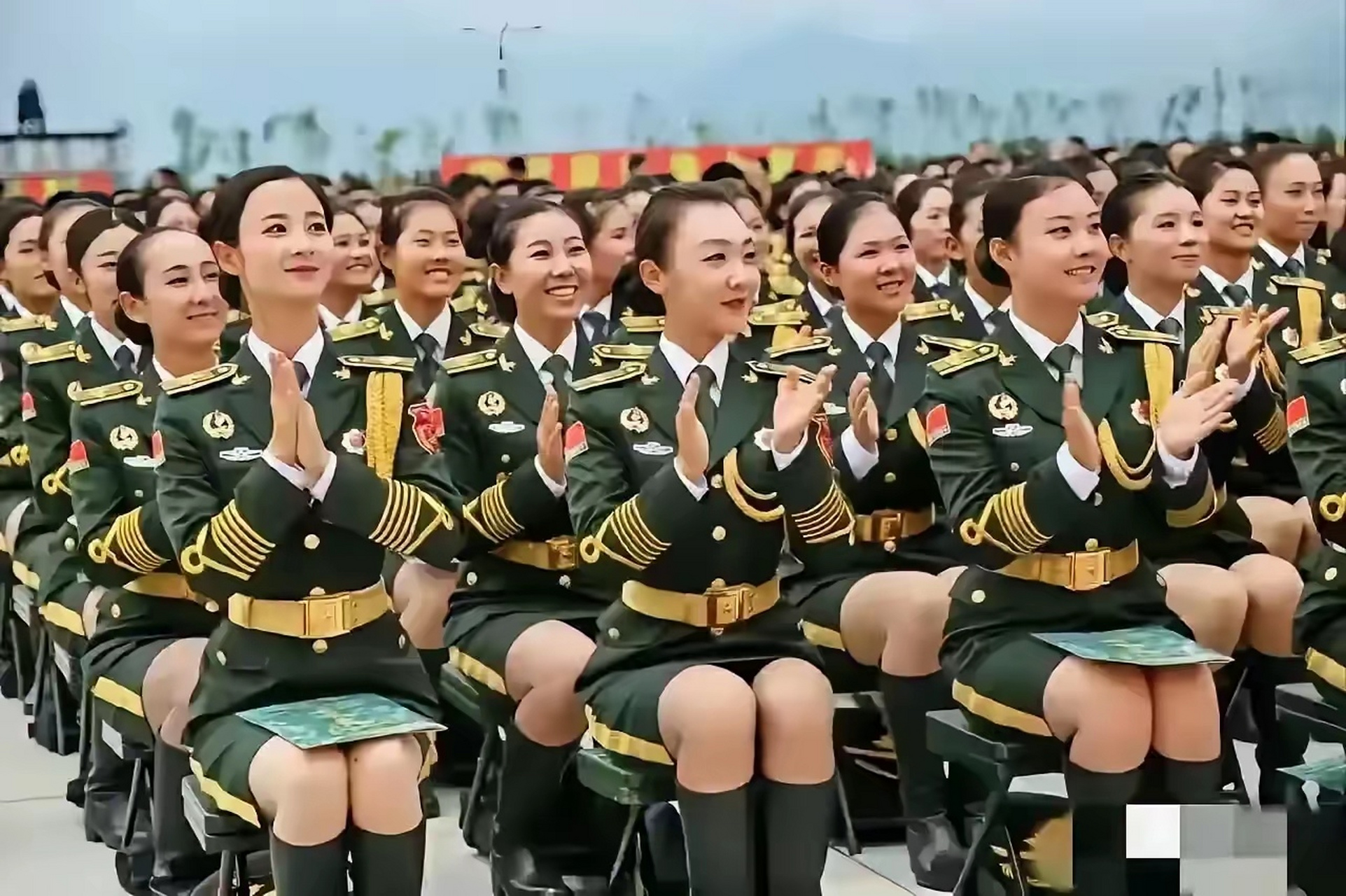 武警女兵军校图片