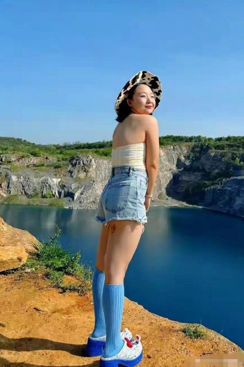 辣目洋子的这身穿搭真是清凉!