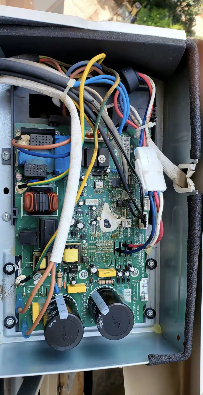 空调坏了,报e5错误.找了个人看看,看完说要1200块.