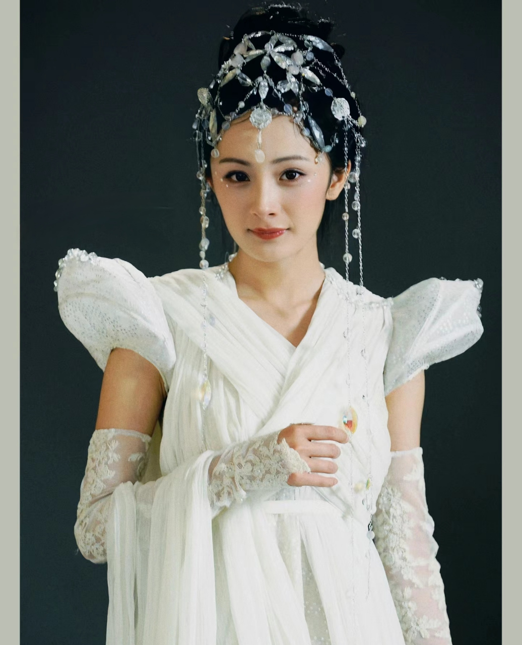 十几年过去了,再看仙剑三雪见的定妆照,还是会被惊艳,当年的杨幂真的