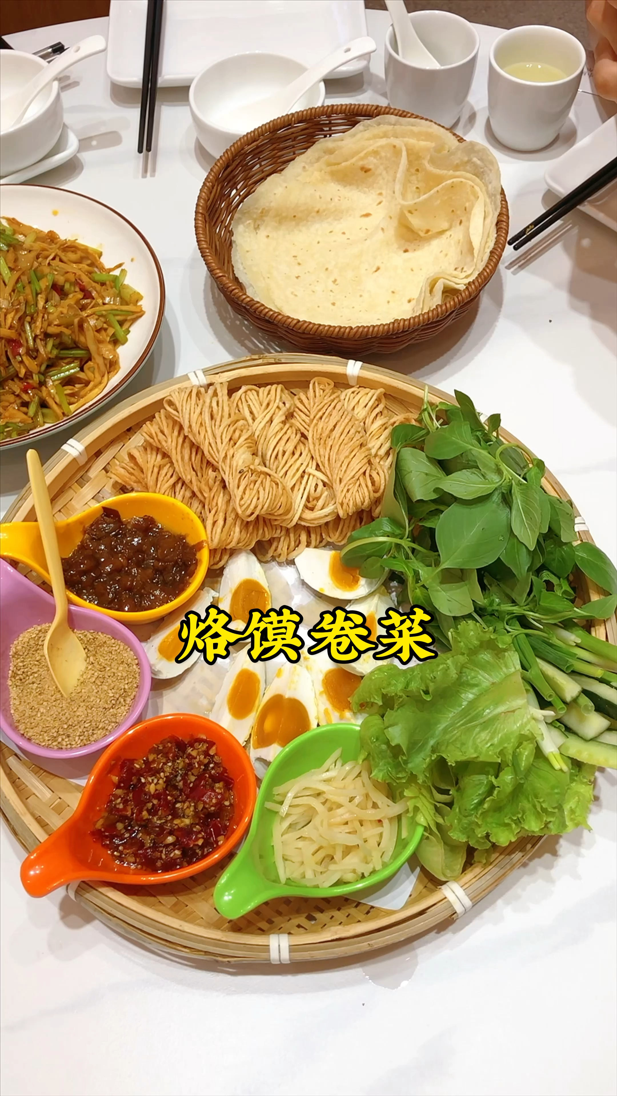 河南的老乡,这烙馍卷菜你能吃几个?