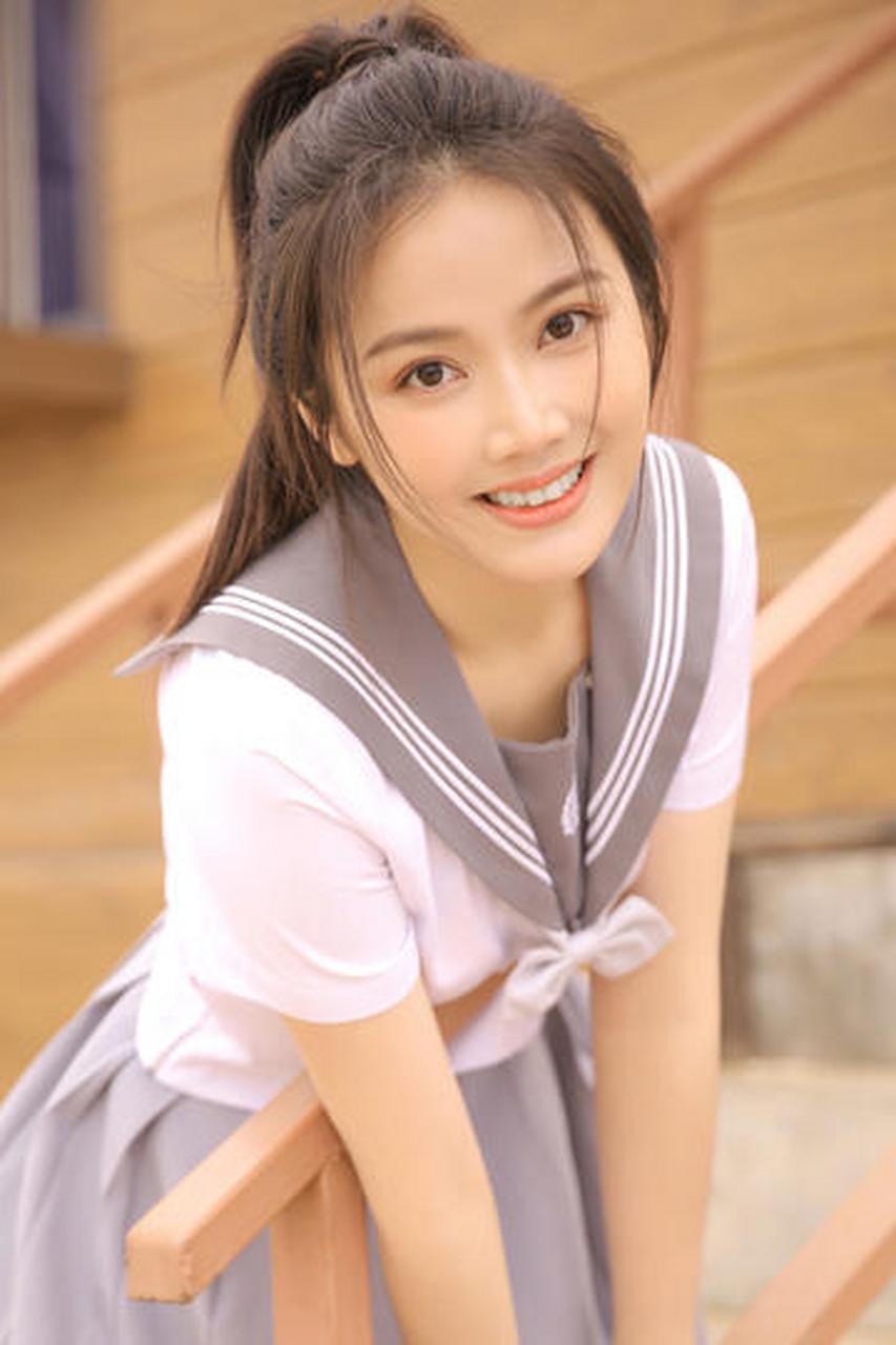 校服美女,清纯甜美,活力无限!