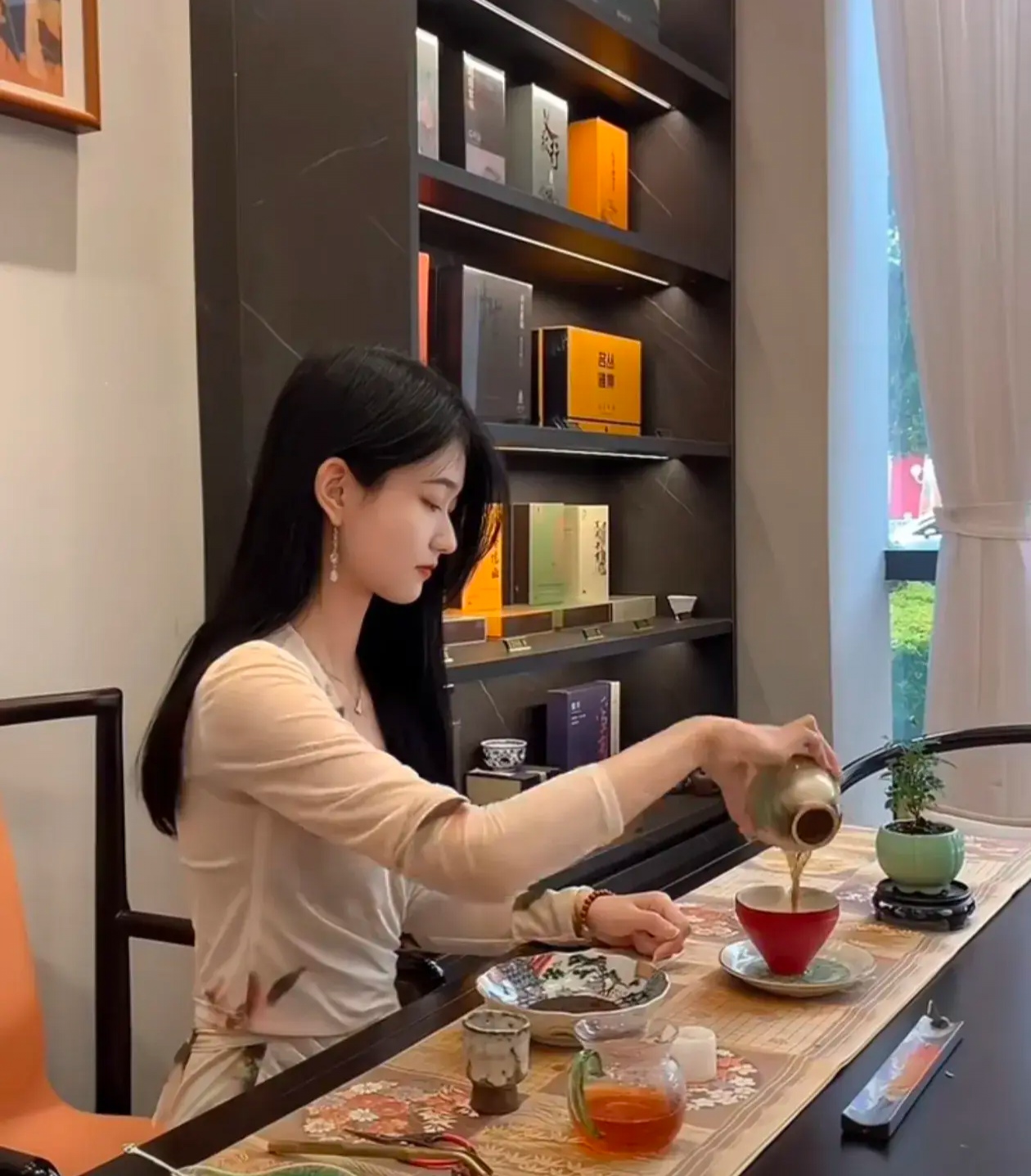 我记得当时他声称是客户送的自家茶山自产的口碑很好他不怎么喝茶