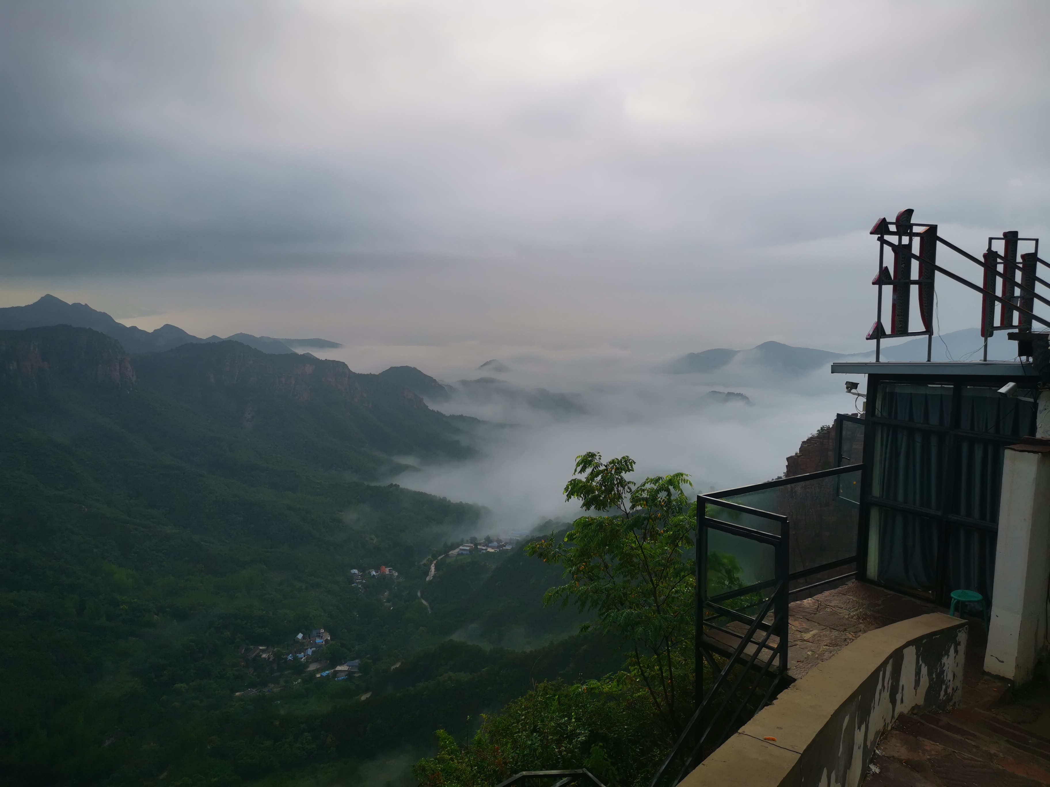 今天是真正的开始太行山避暑了,从郑州到新乡辉县,没有去往郭亮村