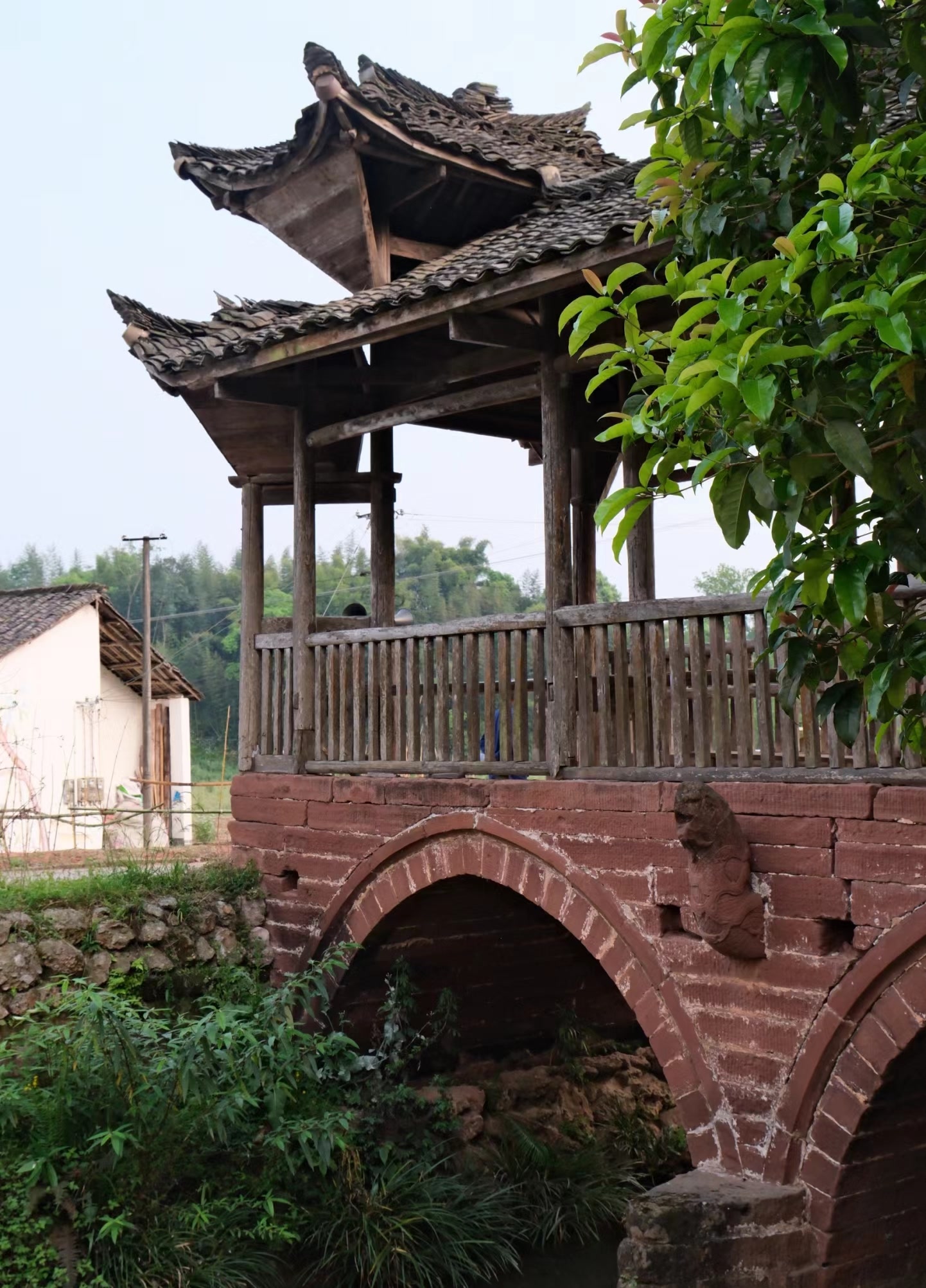 四川成都邛崃的大同镇,通往石笋山石窟的必经之路上的这座古朴又优美