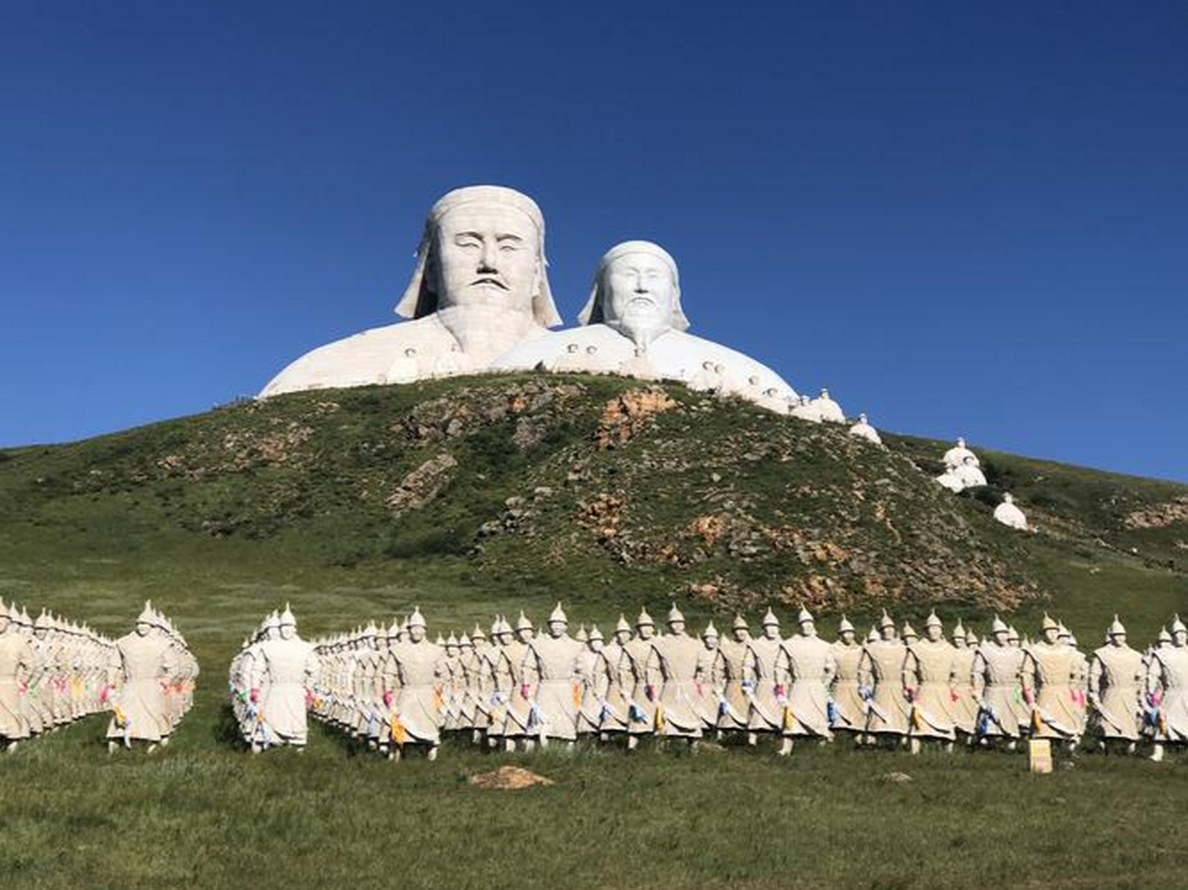 内蒙古最高山图片