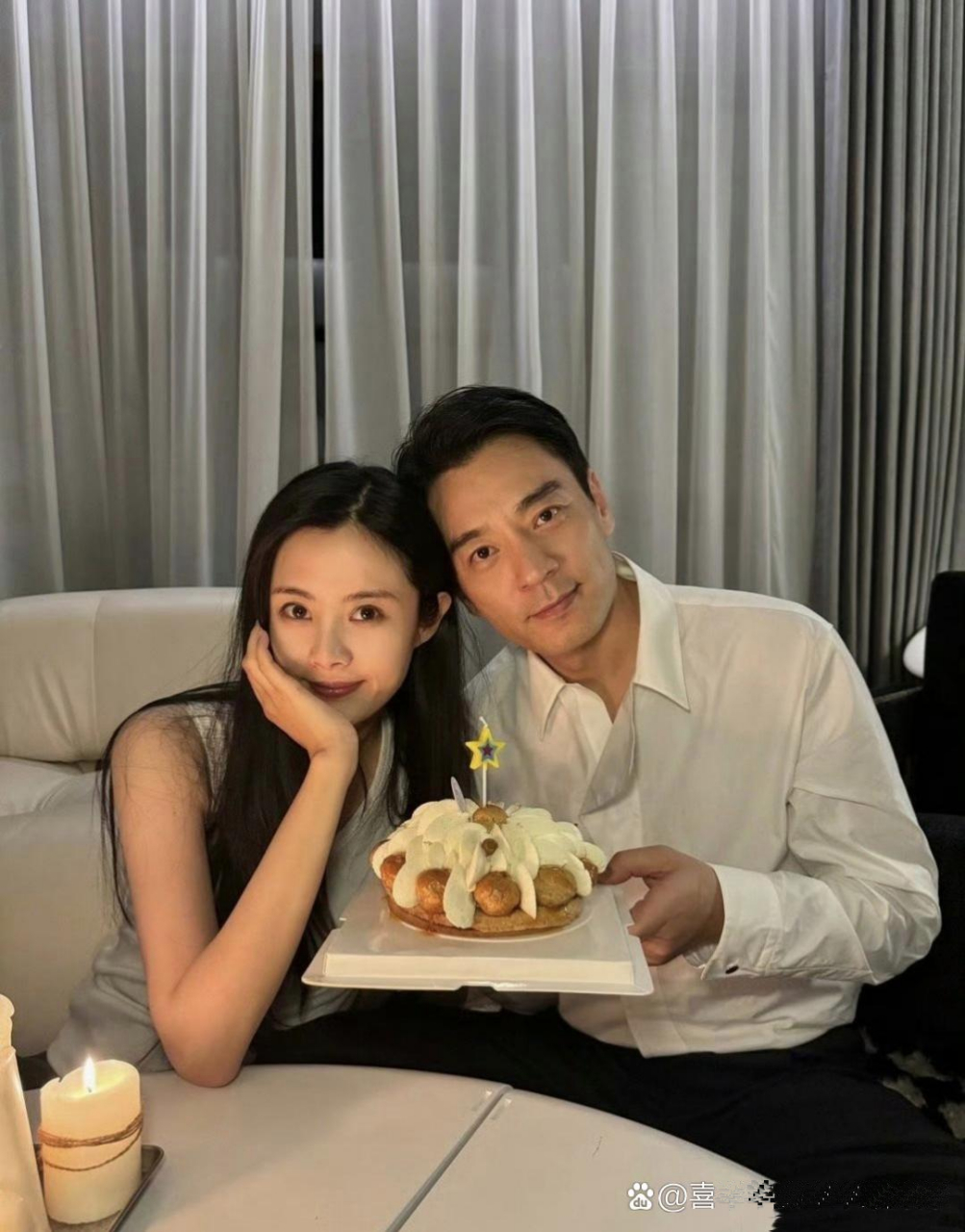 李光洁和老婆生日合影,两人挺配的