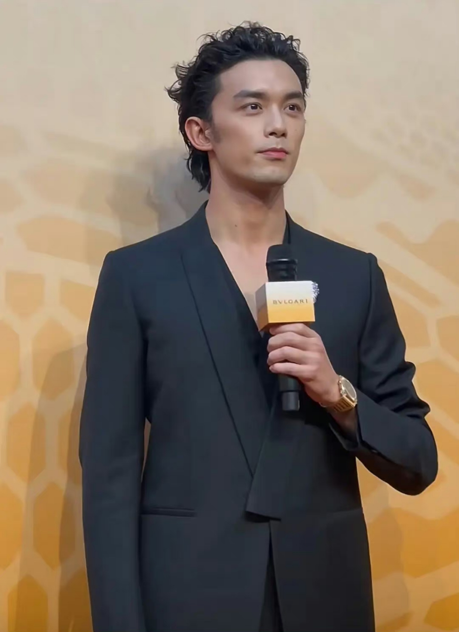 有人懂吗?这样的吴磊好性感!