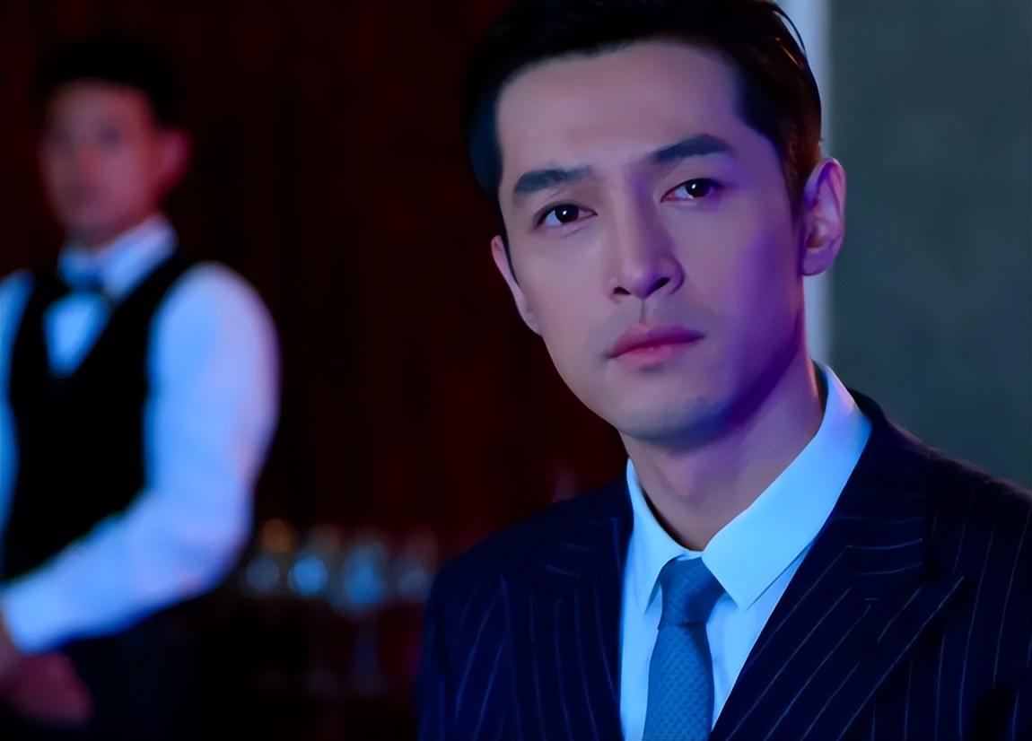 毕业后成为胡歌的化妆师,后来升任执行经纪人.