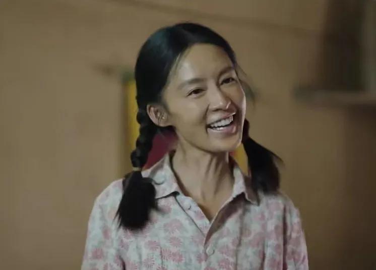 "村花"千万别乱演,有人娇俏灵动,有人却像被炮炸过一样!