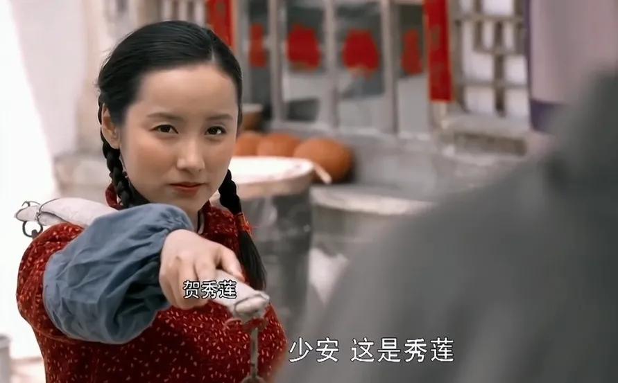 "村花"千万别乱演,有人娇俏灵动,有人却像被炮炸过一样!