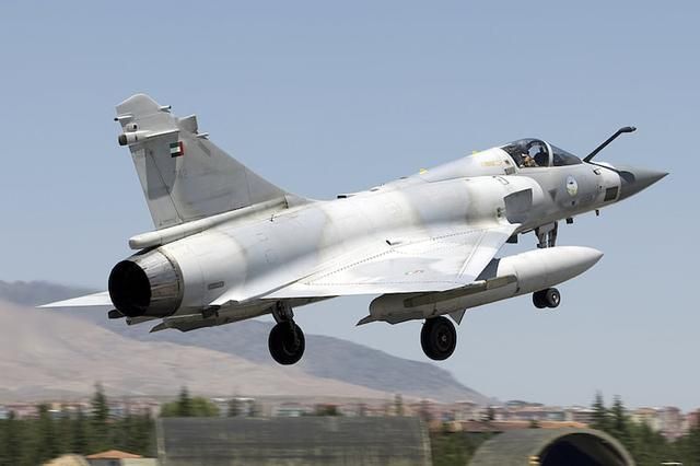 中阿联合军演,幻影2000和歼16歼10战机同框,台岛民进党如鲠在喉