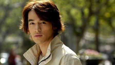 2013年,胡歌挑战话剧舞台,在《如梦之梦》中饰演五号病人.