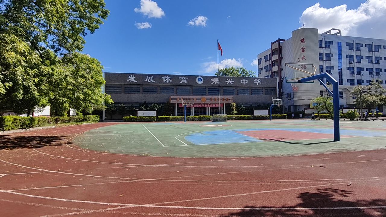 做孩子的不容易,做父母的也不容易啊, 松械牡谝桓鲎鄣 ,不管怎么