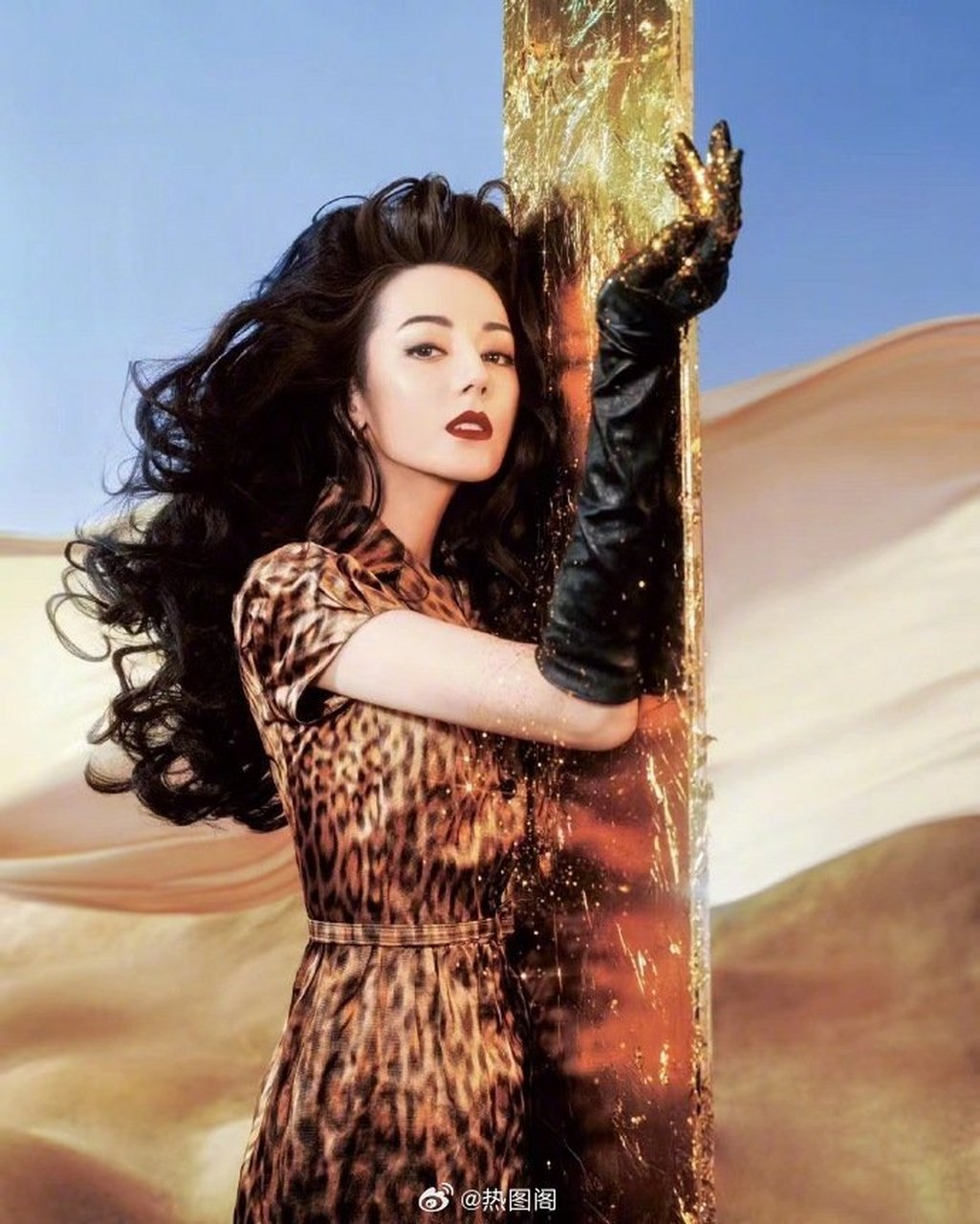 迪丽热巴时尚芭莎内页 这造型你hold住吗[浪]