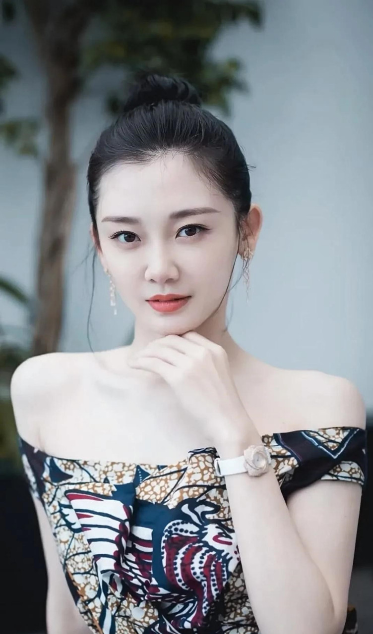 郑恺的老婆苗苗越来越好看了