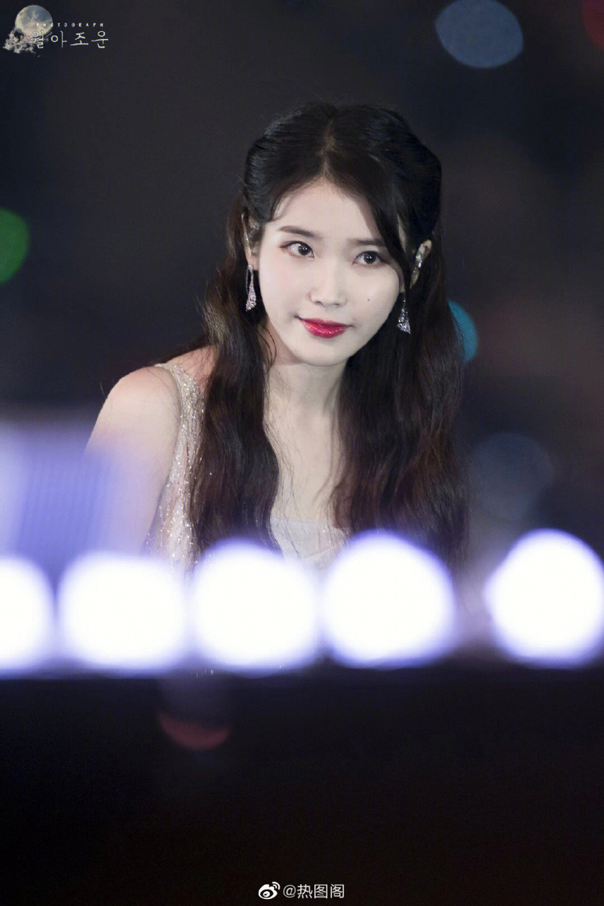 iu神图__为粉丝穿的婚纱