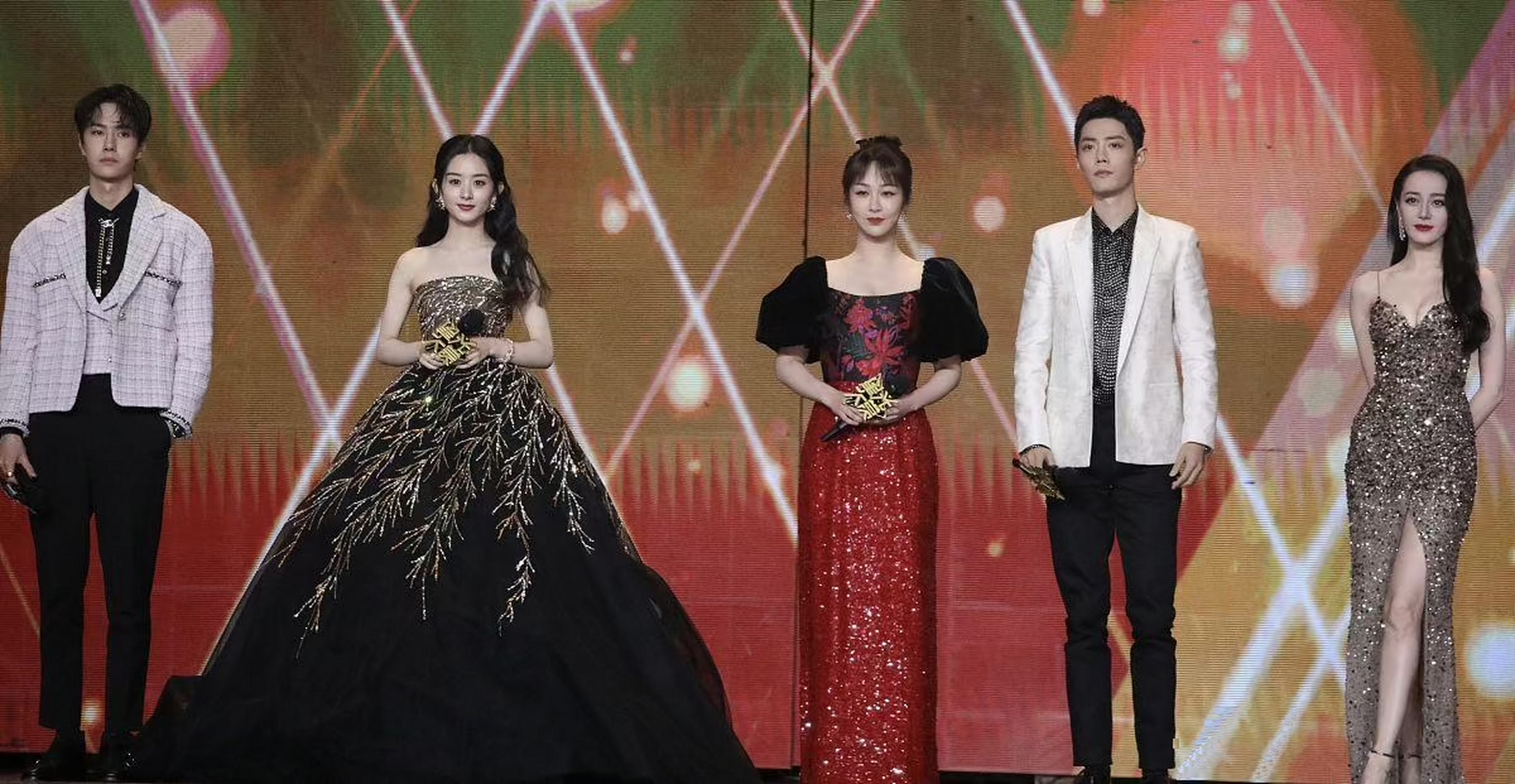 肖战,王一博,赵丽颖,迪丽热巴,杨紫,这五个人应该很难再同框了吧