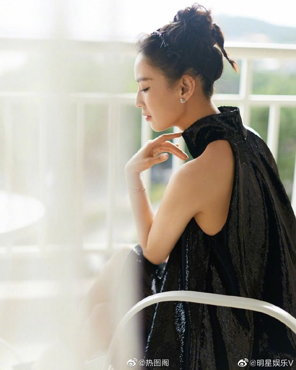 黄圣依# 丸子头大长腿,精致小仙女哦!